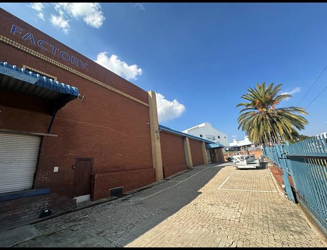 2,000M² WAREHOUSE FOR SALE IN FOUNDERS VIEW